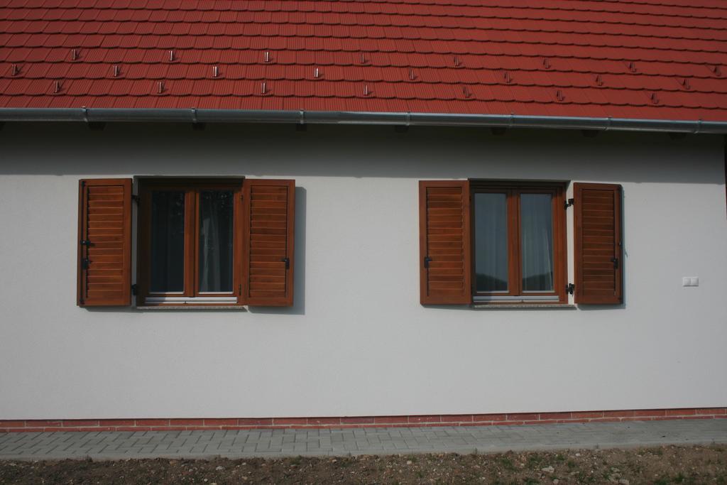 Malomko Apartman Zsira Esterno foto
