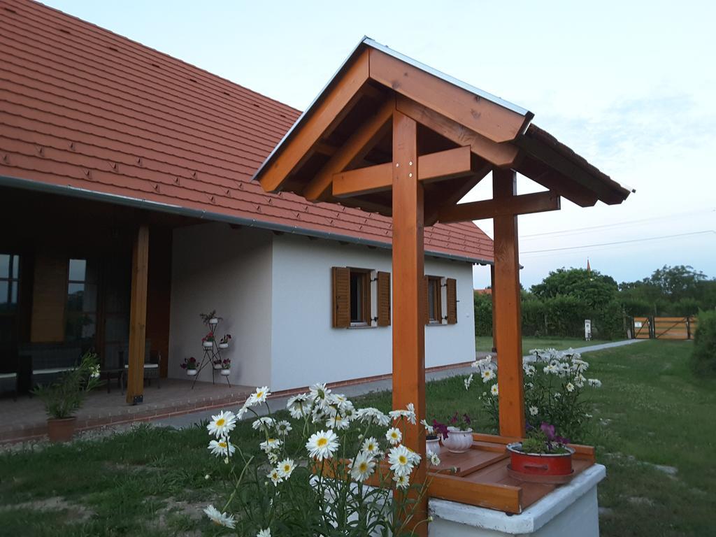 Malomko Apartman Zsira Esterno foto