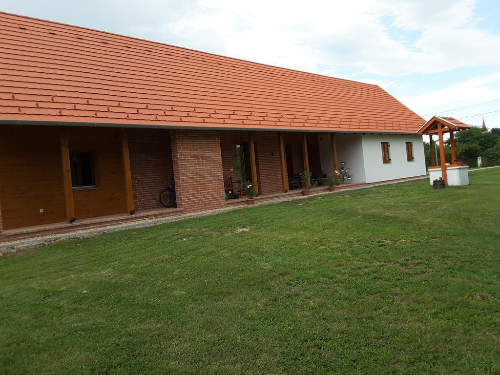 Malomko Apartman Zsira Esterno foto
